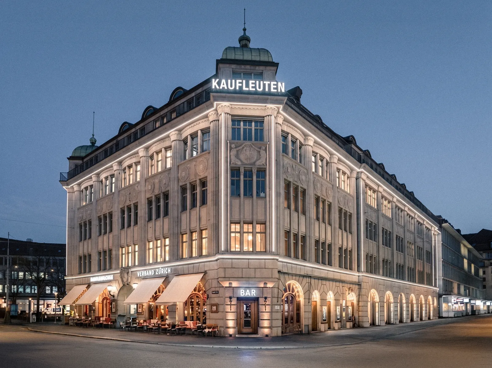 Kaufleuten, Zurich, at dusk